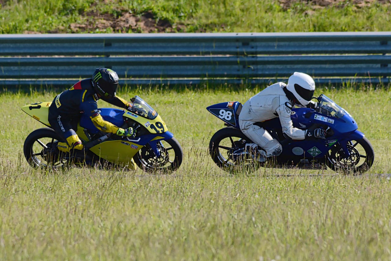 gp125-moto3-zweikampf